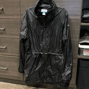 New Columbia black long lined windbreaker
